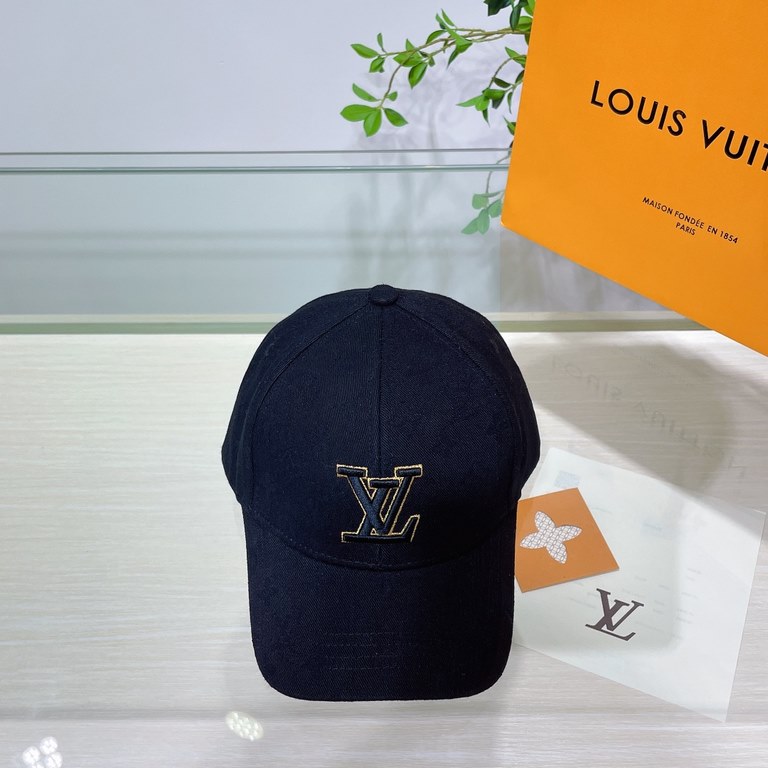 LV Louis Vuitton   official website high version of the shipment, the classic baseball cap, a very classic classic, popular retro beauty, available in all seasons, out of the must-have, very show a small face!