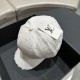 LV Louis Vuitton] new full print logo pattern paragraph baseball cap, counter synchronization shipment, big name models super good with, hurry to get!