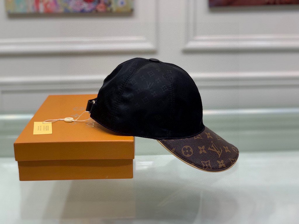 With box cloth bag, LV (Louis Vuitton) new original single baseball cap, old flower splicing, 11 open mold customized, the original printing satin fabric   counter old flower leather, workmanship is meticulous and perfec