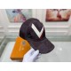 Explosive strong back to stockWith box cloth bag, LV (Louis Vuitton) new original single baseball cap, big V silkscreen, counter 11 open mold customized, original custom fabric   head layer cowhide, cotton lining, light 