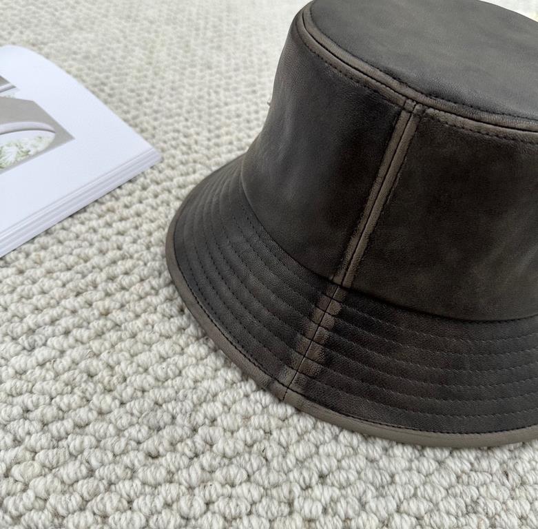 LV early fall new fisherman's hat, original open mold customization, perfect smooth stereotypes! High quality leather. Good to see blowing up the street single product!