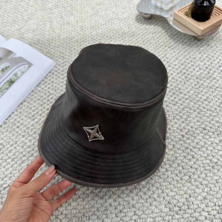 LV early fall new fisherman's hat, original open mold customization, perfect smooth stereotypes! High quality leather. Good to see blowing up the street single product!