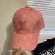 LV Louis Vuitton   official website high version of the shipment, the classic baseball cap, a very classic classic, popular retro beauty, available in all seasons, out of the must-have, very show a small face!