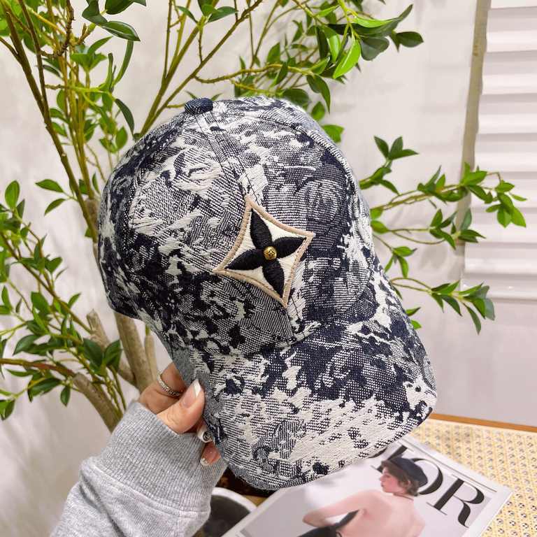 Louis Vuitton   LV baseball cap  , simple atmosphere full of personality Exquisite embroidery design Full of fashion sense   This hat is definitely worth getting!