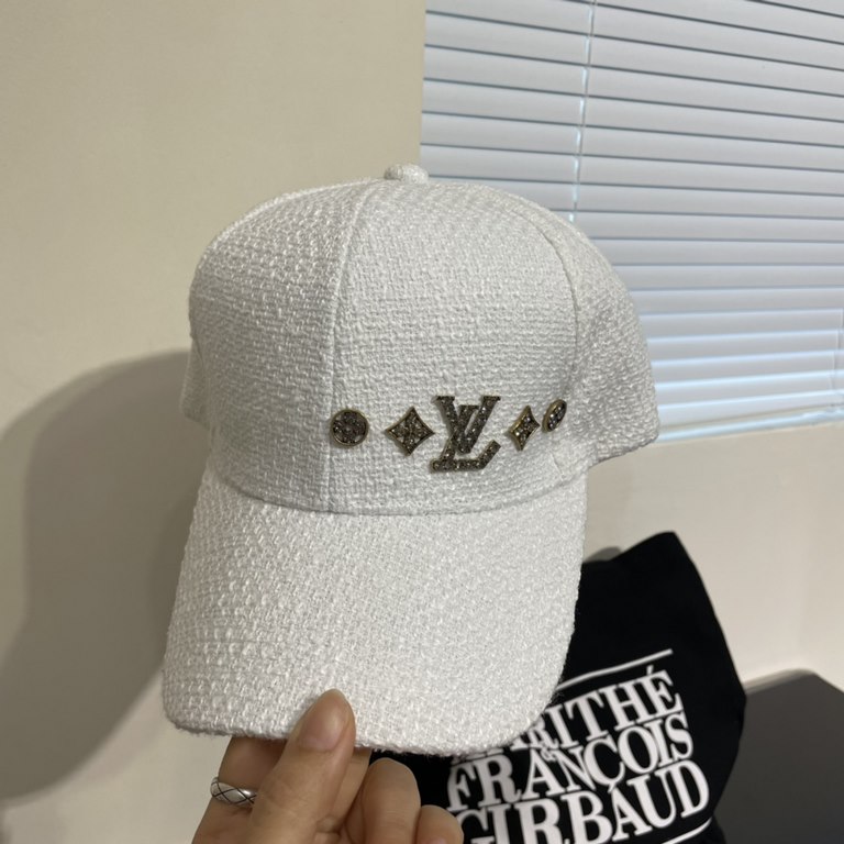 LV baseball cap  New Louis Vuitton baseball cap  Fire shipment, versatile items   casually with a good look Quality is superb   fashionable versatile