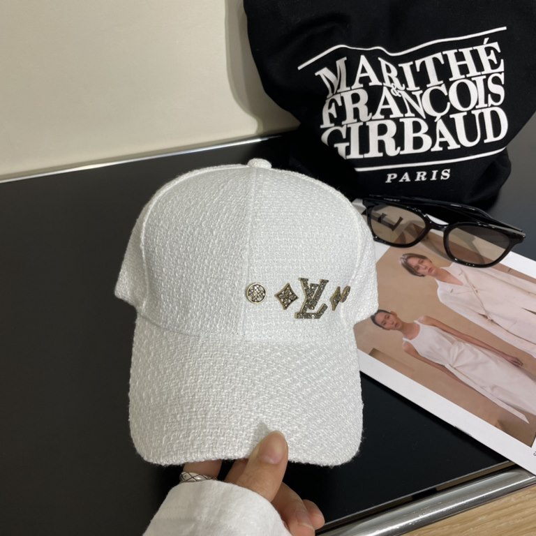 LV baseball cap  New Louis Vuitton baseball cap  Fire shipment, versatile items   casually with a good look Quality is superb   fashionable versatile