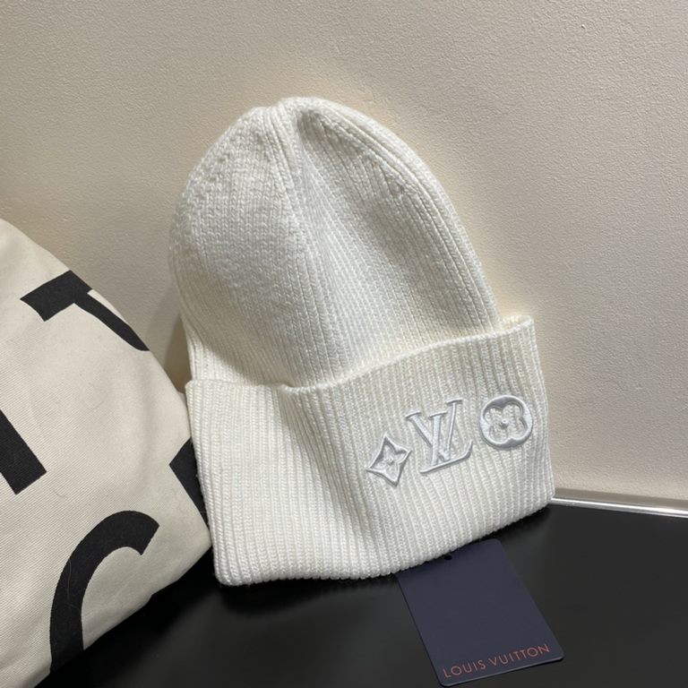 LV Louis Vuitton official website classic knit cap! Little red book hot selling explosive models! Wear a god! Men and women with the same models, thickened warmer, fashionable and popular   texture first-class, the best 