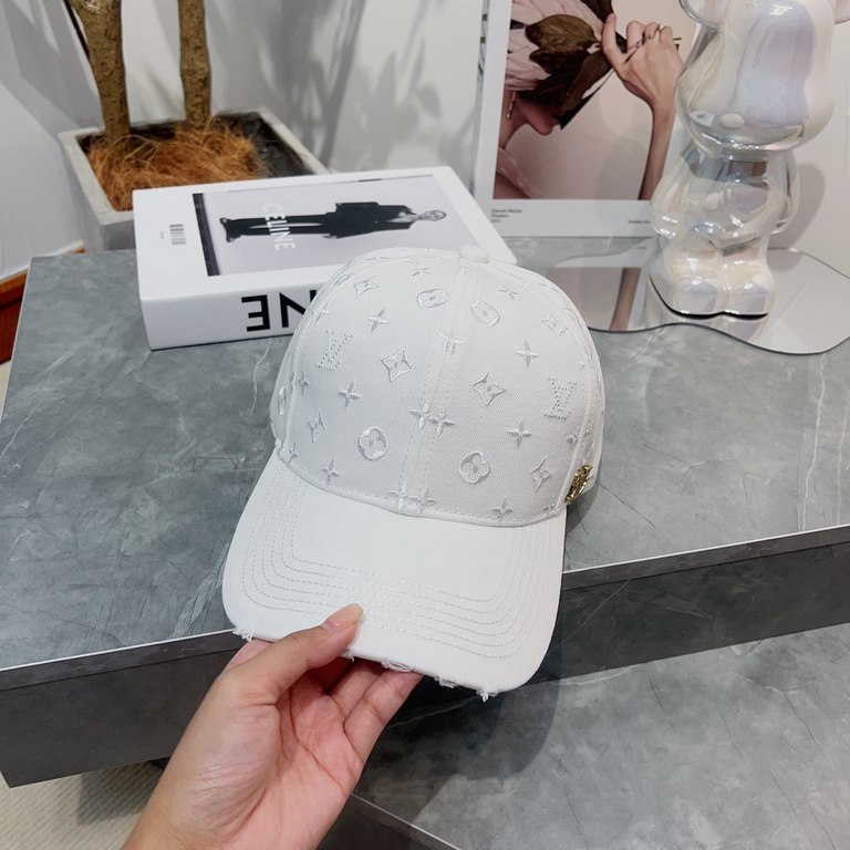 Louis Vuitton LV   Milan counter new hat female foreign full embroidery baseball cap, show face small shade sun protection