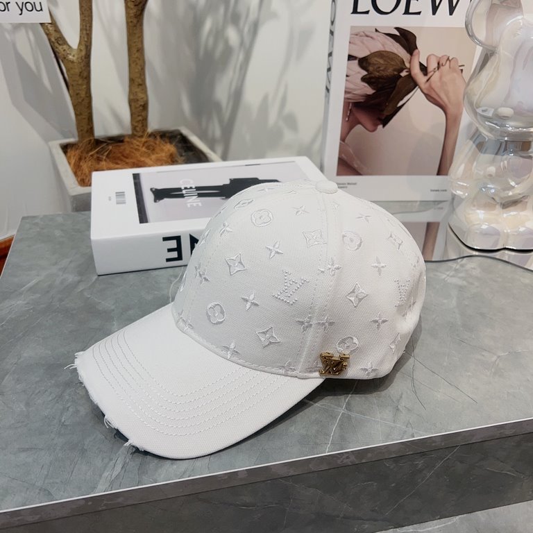 Louis Vuitton LV   Milan counter new hat female foreign full embroidery baseball cap, show face small shade sun protection