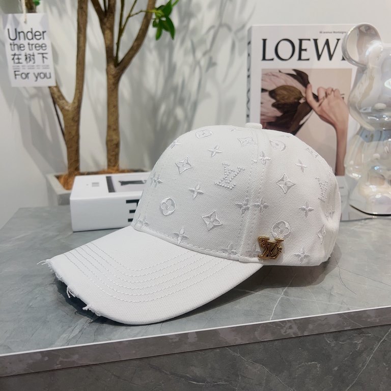 Louis Vuitton LV   Milan counter new hat female foreign full embroidery baseball cap, show face small shade sun protection