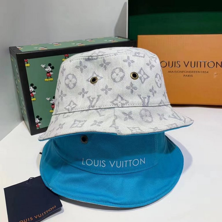 RunsFisherman's hats have always been super popular items, and LV's Reversible Cowboy Fisherman's Hat is even more so!Worn on both sides, each is equal to getting two different hats in different materials and colors, whi