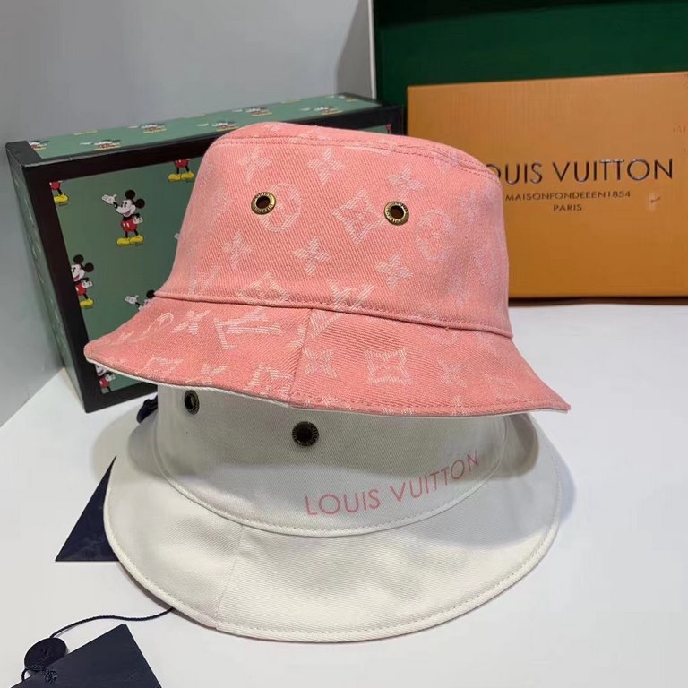 RunsFisherman's hats have always been super popular items, and LV's Reversible Cowboy Fisherman's Hat is even more so!Worn on both sides, each is equal to getting two different hats in different materials and colors, whi