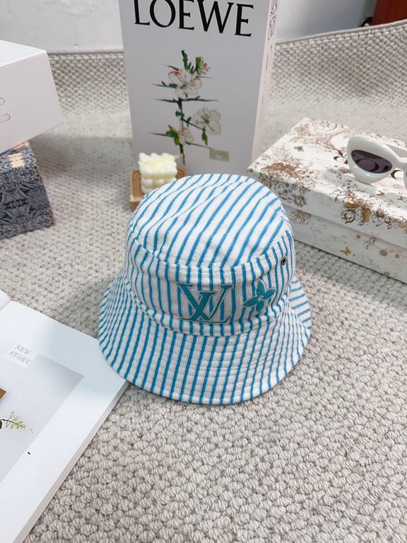 lv Louis Vuitton very hot a reversible fisherman's hatSimple atmosphere high fashion good ~ style has personalityLOGO fabric top hat breathable and comfortableFour seasons models lightweight and breathable! The quality i