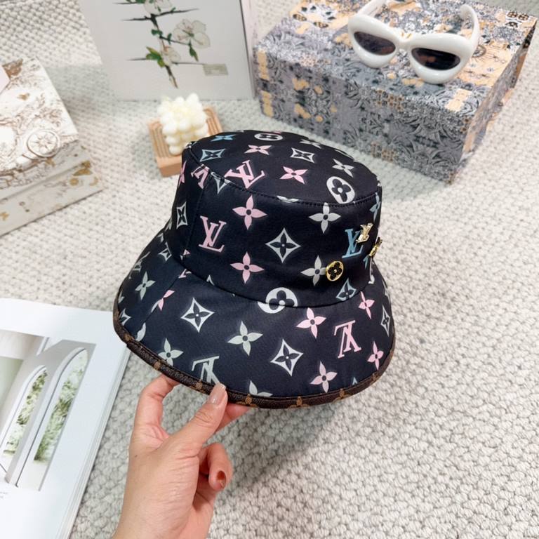 LV Louis Vuitton original single embroidered fisherman's hat counter hot models cotton lining, light and breathable. Perfect version of the grid accurate, original quality, exclusive physical shooting, men and women appl