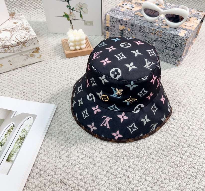 LV Louis Vuitton original single embroidered fisherman's hat counter hot models cotton lining, light and breathable. Perfect version of the grid accurate, original quality, exclusive physical shooting, men and women appl