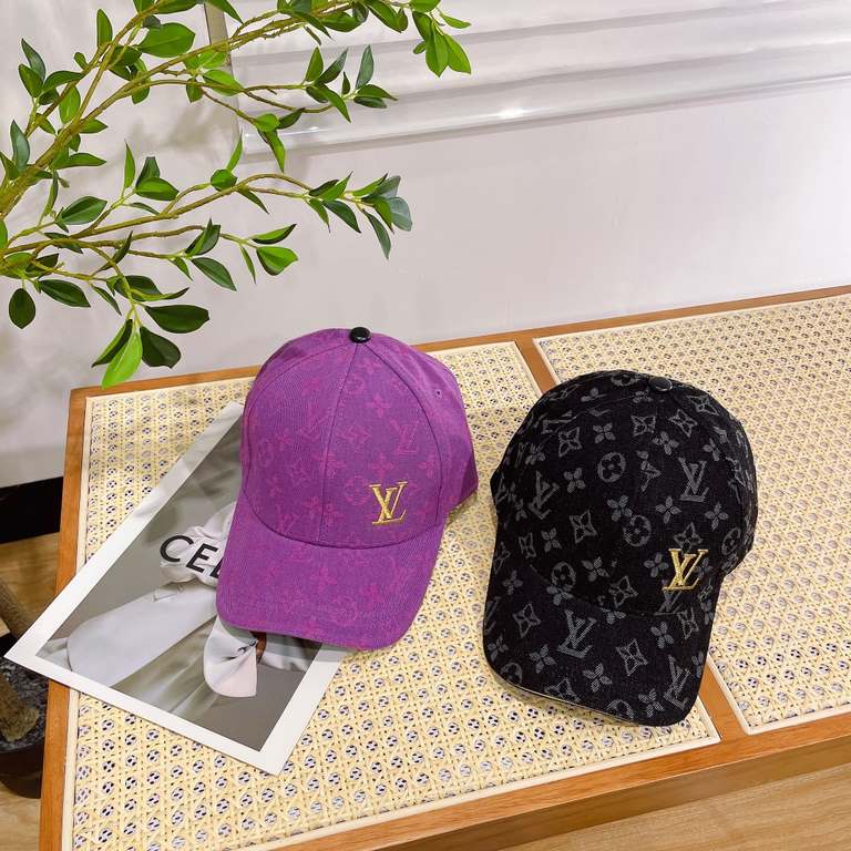 LV Louis Vuitton   official website high version of the shipment, the classic baseball cap, a very classic classic, popular retro beauty, available in all seasons, out of the must-have, very show a small face!