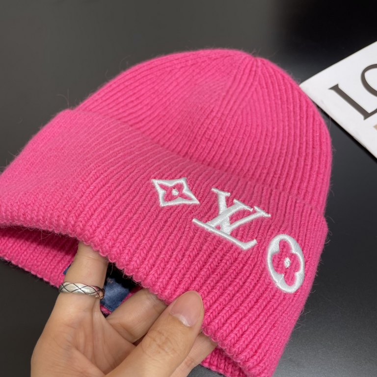 LV Louis Vuitton official website classic knit cap! Little red book hot selling explosive models! Wear a god! Men and women with the same models, thickened warmer, fashionable and popular   texture first-class, the best 