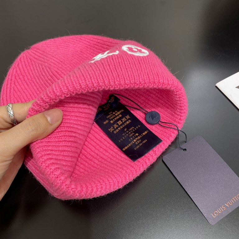 LV Louis Vuitton official website classic knit cap! Little red book hot selling explosive models! Wear a god! Men and women with the same models, thickened warmer, fashionable and popular   texture first-class, the best 