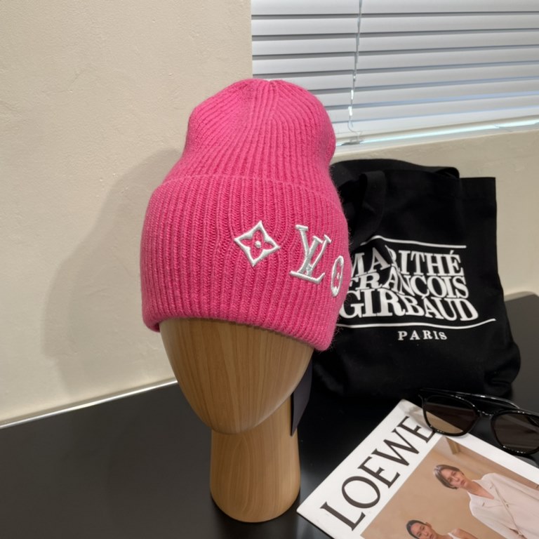 LV Louis Vuitton official website classic knit cap! Little red book hot selling explosive models! Wear a god! Men and women with the same models, thickened warmer, fashionable and popular   texture first-class, the best 