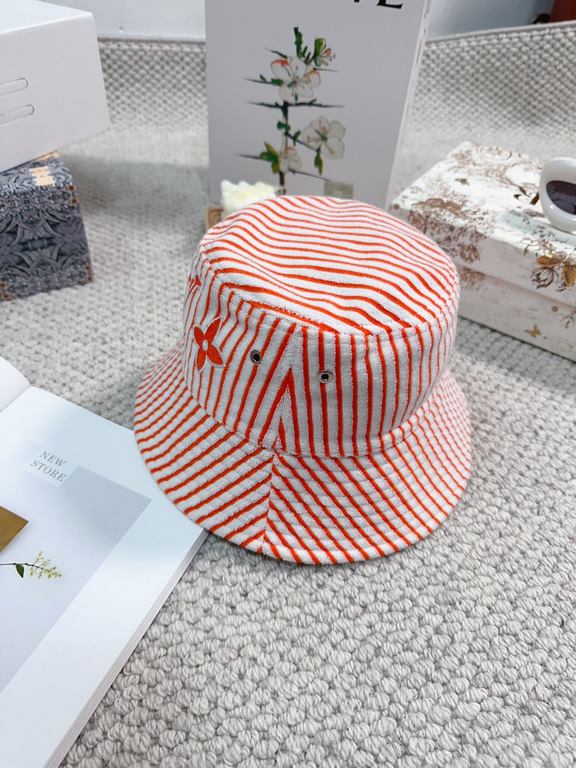 lv Louis Vuitton very hot a reversible fisherman's hatSimple atmosphere high fashion good ~ style has personalityLOGO fabric top hat breathable and comfortableFour seasons models lightweight and breathable! The quality i