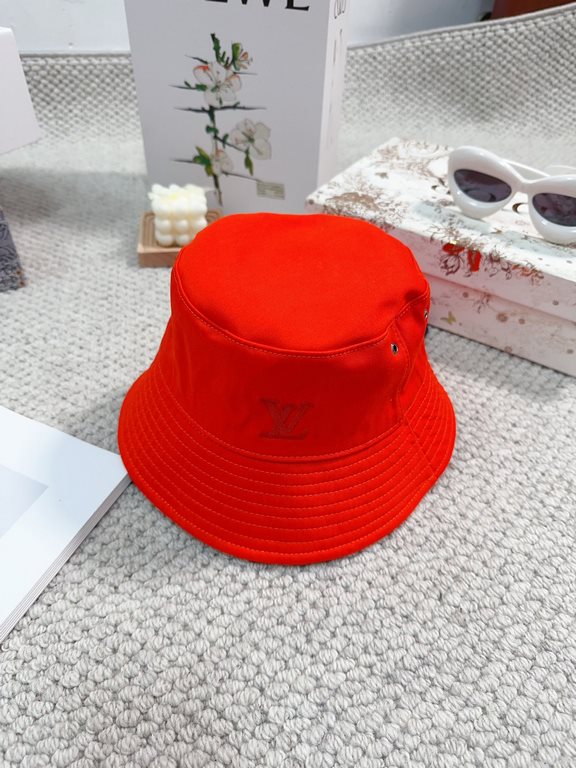 lv Louis Vuitton very hot a reversible fisherman's hatSimple atmosphere high fashion good ~ style has personalityLOGO fabric top hat breathable and comfortableFour seasons models lightweight and breathable! The quality i