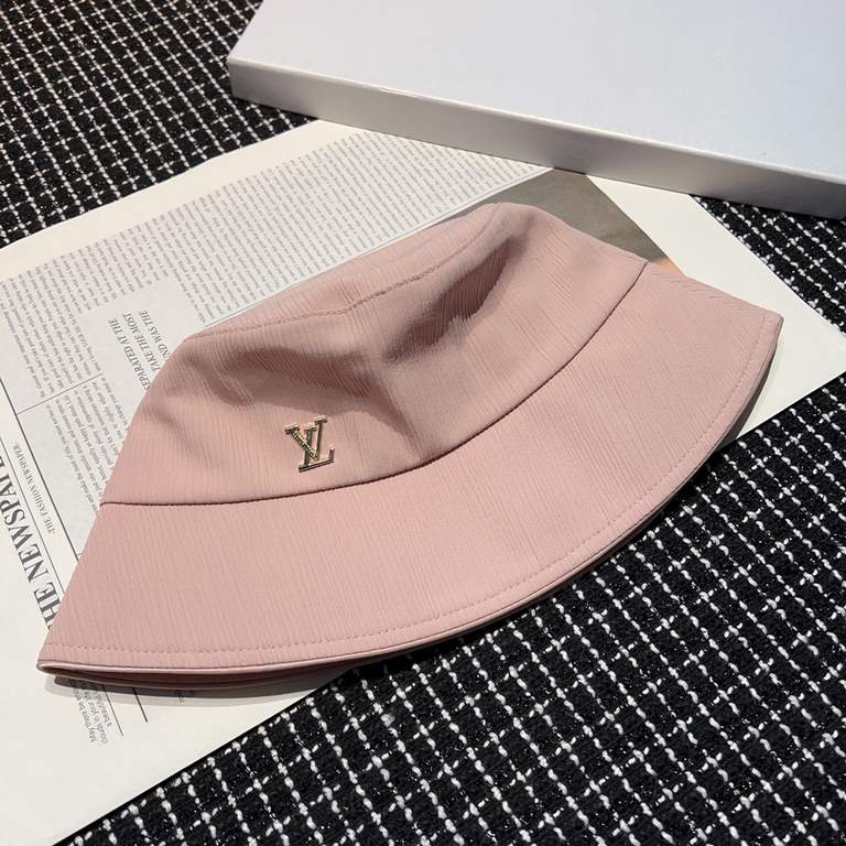 Special  LV Louis VuittonNew Slimming Fisherman's Hat!Proper sense of distance burst     can be imperial or desire Imported material is comfortable and does not tie meat. Special tuning cap shape straight Senior sense of