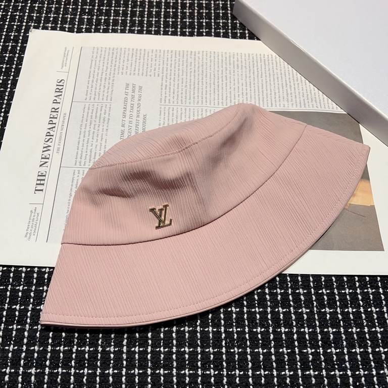 Special  LV Louis VuittonNew Slimming Fisherman's Hat!Proper sense of distance burst     can be imperial or desire Imported material is comfortable and does not tie meat. Special tuning cap shape straight Senior sense of