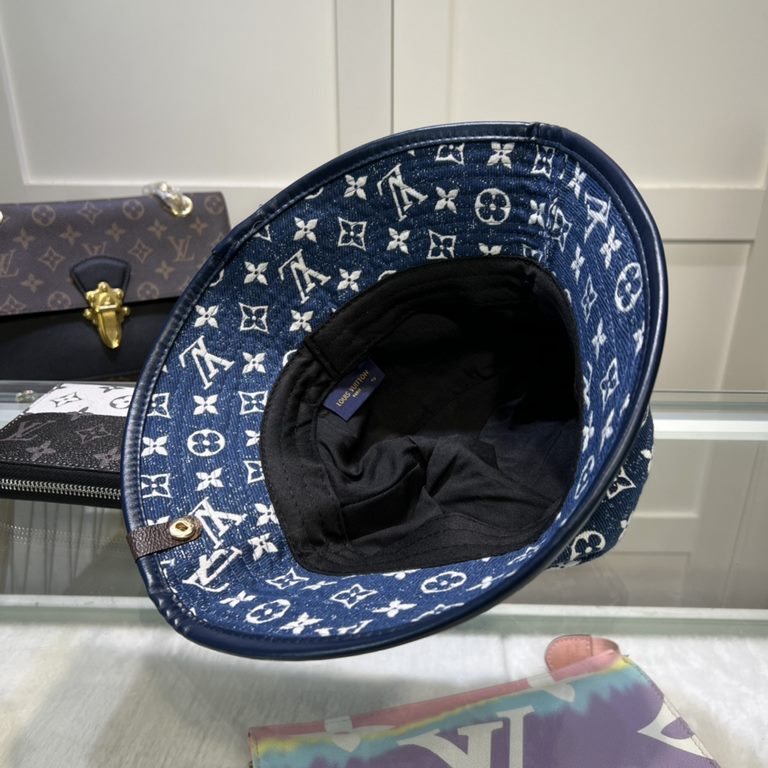 LV Louis Vuitton official website version of the shipment, the classic fisherman's hat, a very classic classic, popular retro beauty, available in all seasons, go out essential, very show face is small!