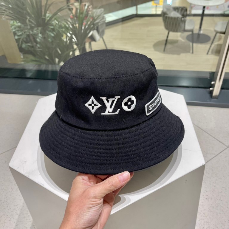 New! Louis Vuitton LouisVuitton high version of the new LV fisherman's hat, heavy construction of the leather label four-leaf clover   fisherman series high-end atmosphere, versatile models   men and women!