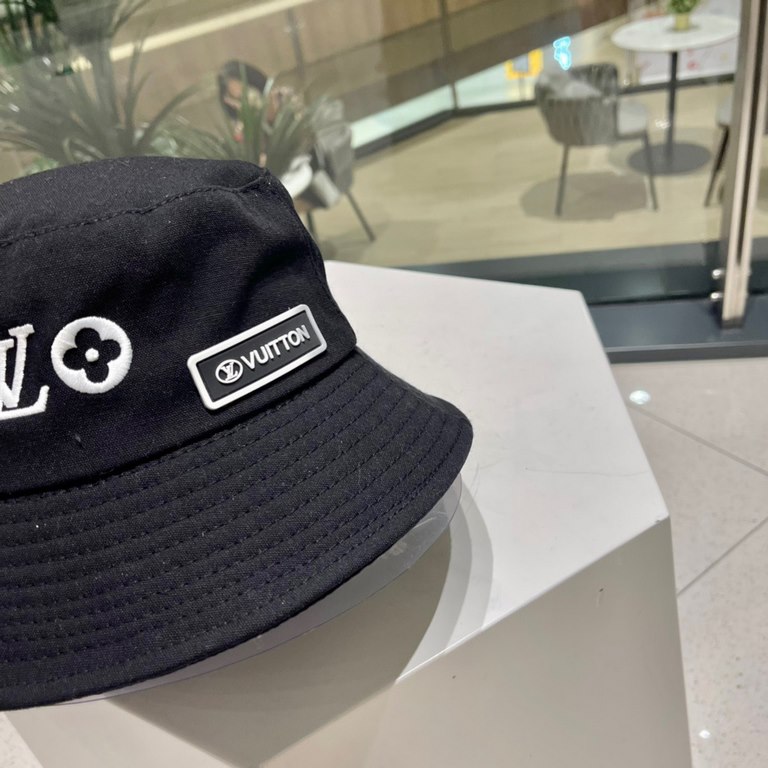 New! Louis Vuitton LouisVuitton high version of the new LV fisherman's hat, heavy construction of the leather label four-leaf clover   fisherman series high-end atmosphere, versatile models   men and women!