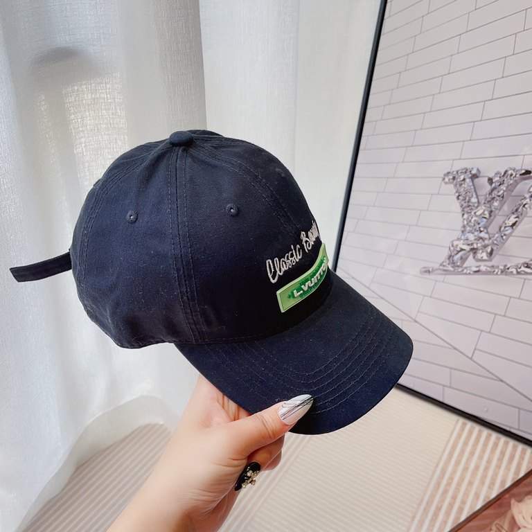 run LV .Embroidered baseball cap that bloggers love!Simple Korean English embroideryHipster's atmosphere sense of support burstHat shape is very satisfactory ~ also can be a huge matchThroughout the spring, summer, fall 