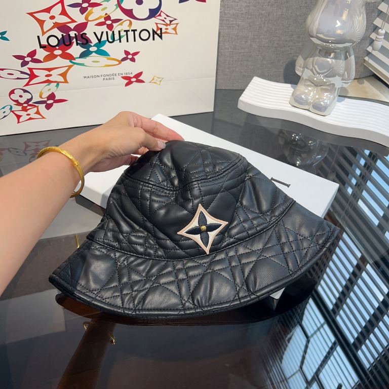 Special  LV Louis Vuitton   Diamond Leather Barrel HatThis hat is especially textured~Classic colors never go out of style   The lattice pattern has a clear line without skipping.Advanced visible to the naked eye!   Wear