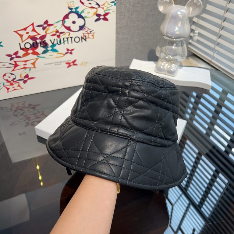 Special  LV Louis Vuitton   Diamond Leather Barrel HatThis hat is especially textured~Classic colors never go out of style   The lattice pattern has a clear line without skipping.Advanced visible to the naked eye!   Wear