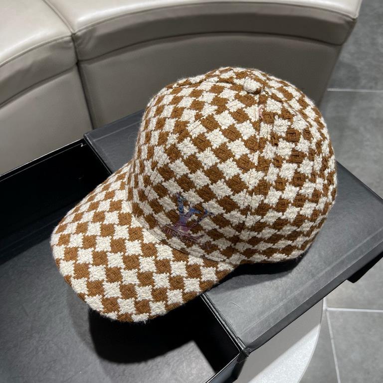 LV (Louis Vuitton) new original single baseball cap, old flower splicing, 11 open mold customized, original denim fabric   counter old flower leather, workmanship is meticulous and perfect, the quality is superb, the bas