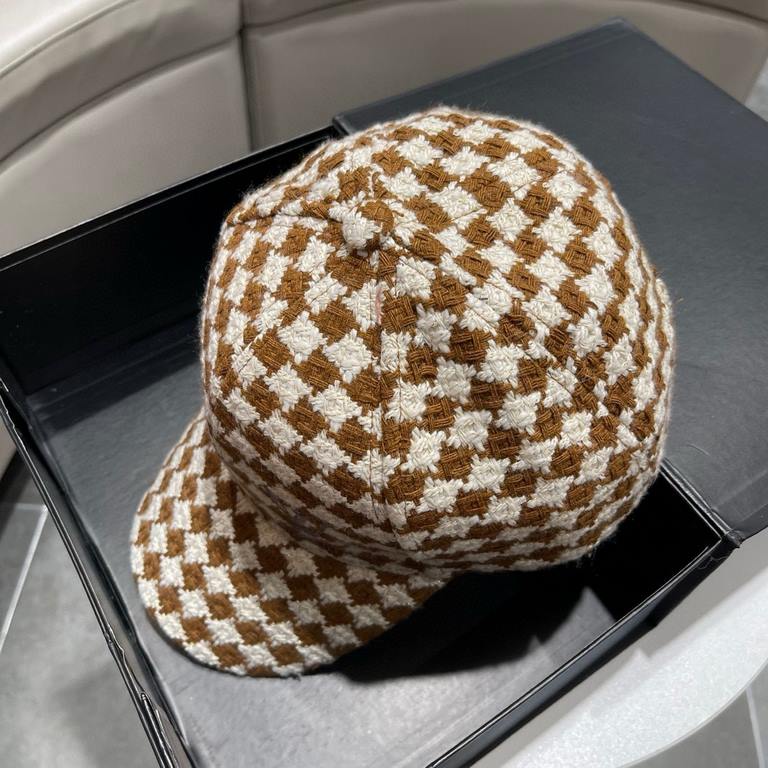 LV (Louis Vuitton) new original single baseball cap, old flower splicing, 11 open mold customized, original denim fabric   counter old flower leather, workmanship is meticulous and perfect, the quality is superb, the bas