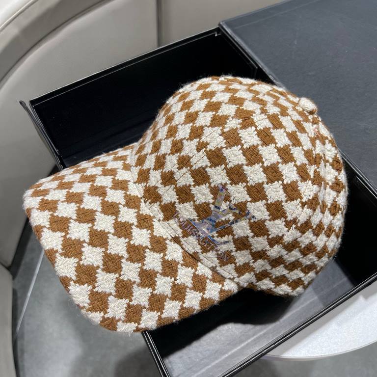 LV (Louis Vuitton) new original single baseball cap, old flower splicing, 11 open mold customized, original denim fabric   counter old flower leather, workmanship is meticulous and perfect, the quality is superb, the bas