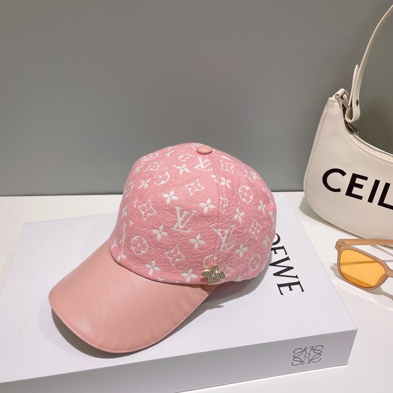 LV Couple's Baseball Cap! This hat is the latest launch of a high-end good, quality craftsmanship is absolutely superior perfect. New fashionable fashion style, trendy temperament launched. The biggest feature of this ha