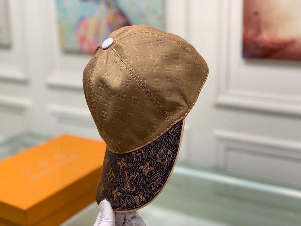 With box cloth bag, LV (Louis Vuitton) new original single baseball cap, old flower splicing, 11 open mold customized, the original printing satin fabric   counter old flower leather, workmanship is meticulous and perfec