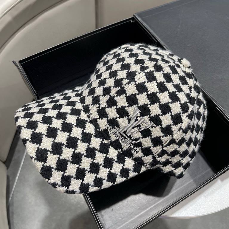 LV (Louis Vuitton) new original single baseball cap, old flower splicing, 11 open mold customized, original denim fabric   counter old flower leather, workmanship is meticulous and perfect, the quality is superb, the bas