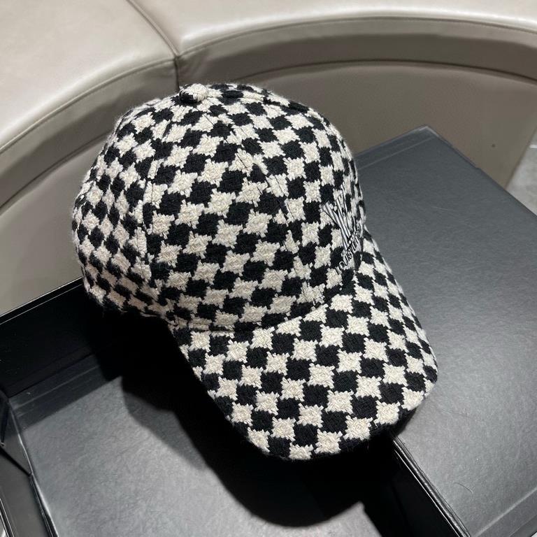 LV (Louis Vuitton) new original single baseball cap, old flower splicing, 11 open mold customized, original denim fabric   counter old flower leather, workmanship is meticulous and perfect, the quality is superb, the bas