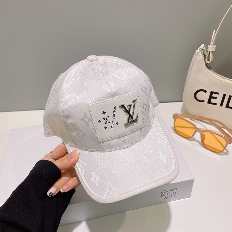 LV】New Baseball Cap  !High quality customization! This is sure to be a minimalist favorite!Clean, sharp, fashionable and versatile, absolutely not picky about face shape!It is a fashionable and classic perennial model!