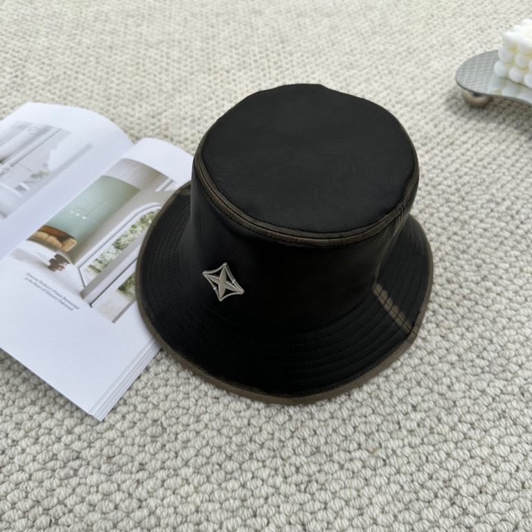 LV early fall new fisherman's hat, original open mold customization, perfect smooth stereotypes! High quality leather. Good to see blowing up the street single product!