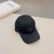 LV Louis Vuitton   official website embroidered version of the shipment, the classic baseball cap, a very classic classic, popular retro beauty, go out the must-have, very show the face is small!