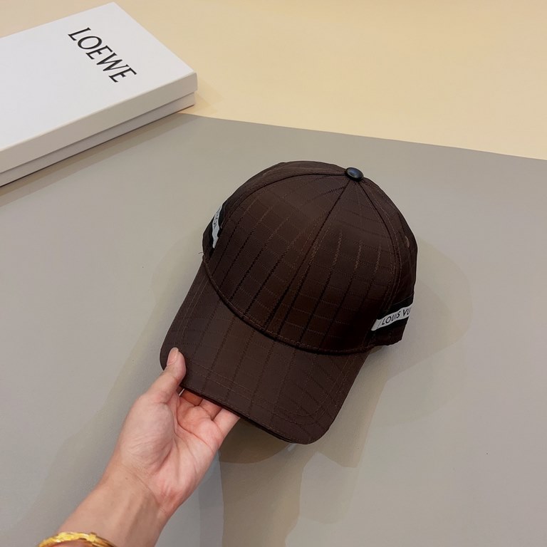 Louis Vuitton Baseball Cap LouisVuitton LV baseball cap, simple atmosphere, classic old flowers, men and women universal