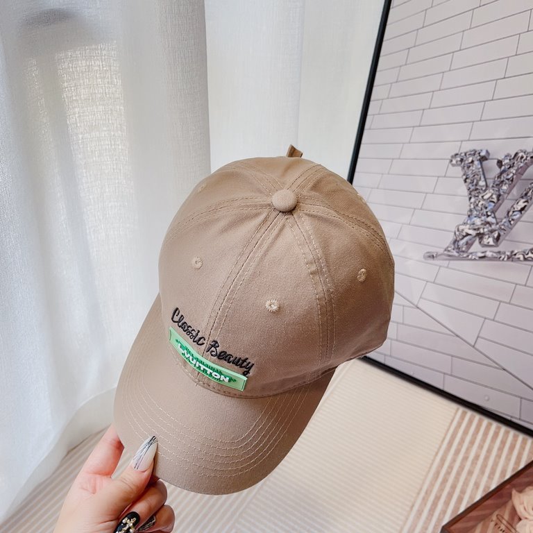 run LV .Embroidered baseball cap that bloggers love!Simple Korean English embroideryHipster's atmosphere sense of support burstHat shape is very satisfactory ~ also can be a huge matchThroughout the spring, summer, fall 