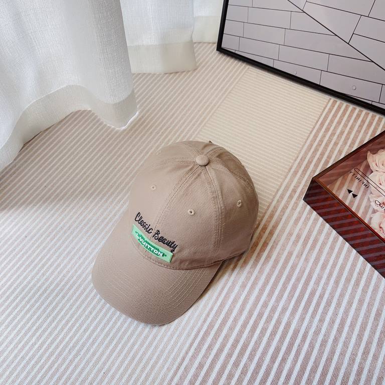 run LV .Embroidered baseball cap that bloggers love!Simple Korean English embroideryHipster's atmosphere sense of support burstHat shape is very satisfactory ~ also can be a huge matchThroughout the spring, summer, fall 