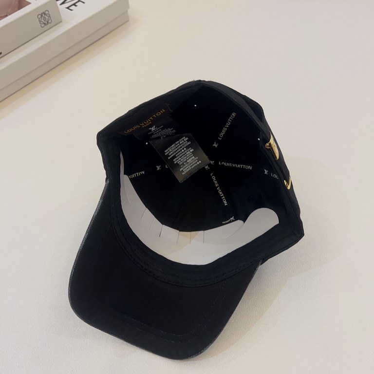 P LV Louis Vuitton  Baseball cap, made of fabric, exquisite workmanship, fashionable and trendy, easy to carry out of the house, versatile models.