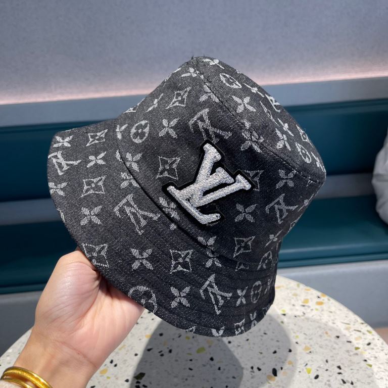 Lv embroidered lettering patchwork washed denim embroidered fisherman hatWashed denim color, show the same model, soft and comfortable fabricsHundreds of casual models, closed eyes into!