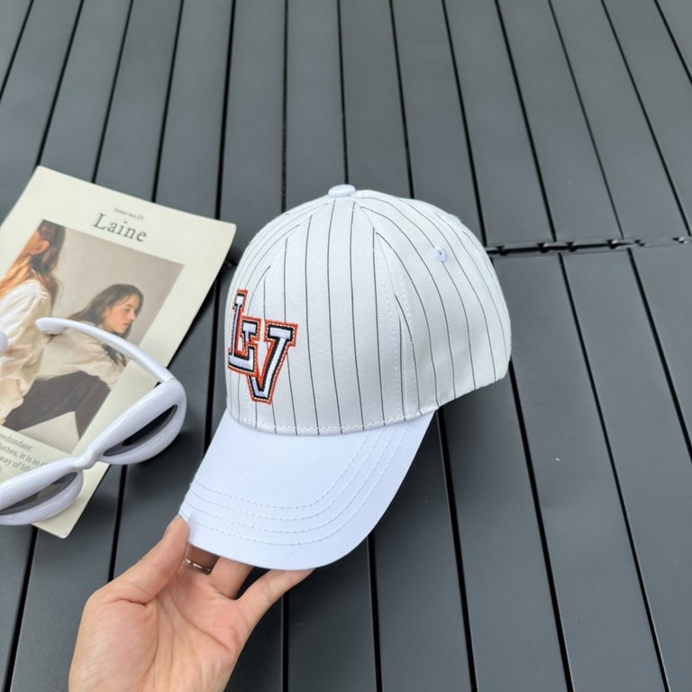 LV Louis Vuitton official website version of the shipment, the classic baseball cap, very classic classic, popular retro beauty, available in all seasons, out of the necessary, very show face is small!