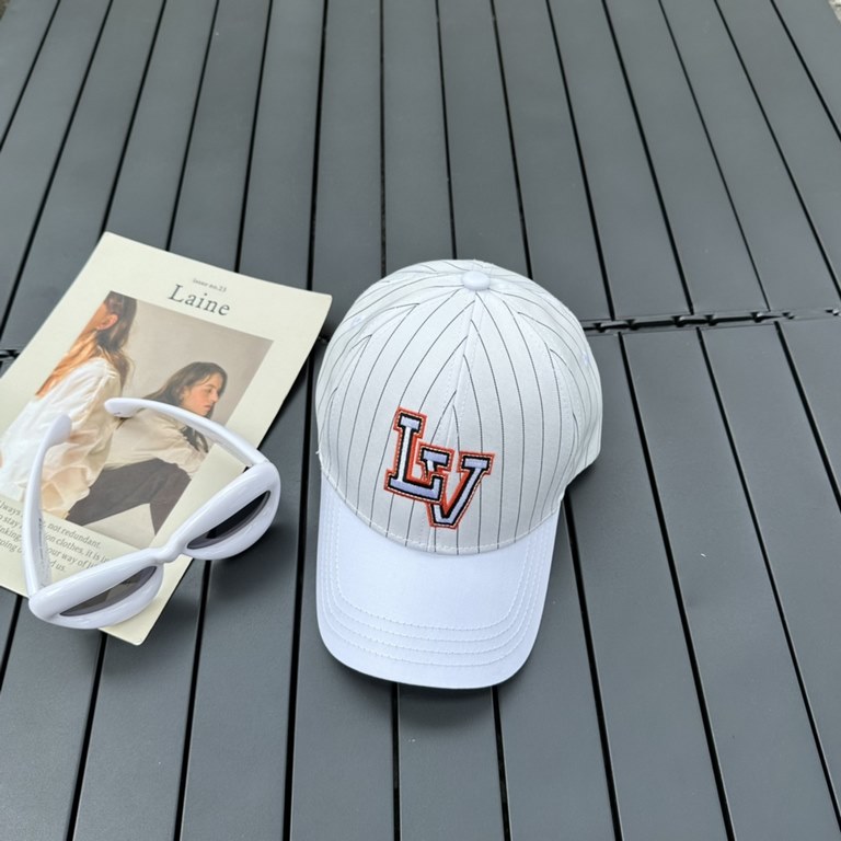 LV Louis Vuitton official website version of the shipment, the classic baseball cap, very classic classic, popular retro beauty, available in all seasons, out of the necessary, very show face is small!